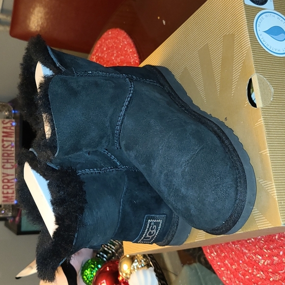 Womens UGGS with Swarovski Crystal's size 5 - Picture 2 of 5